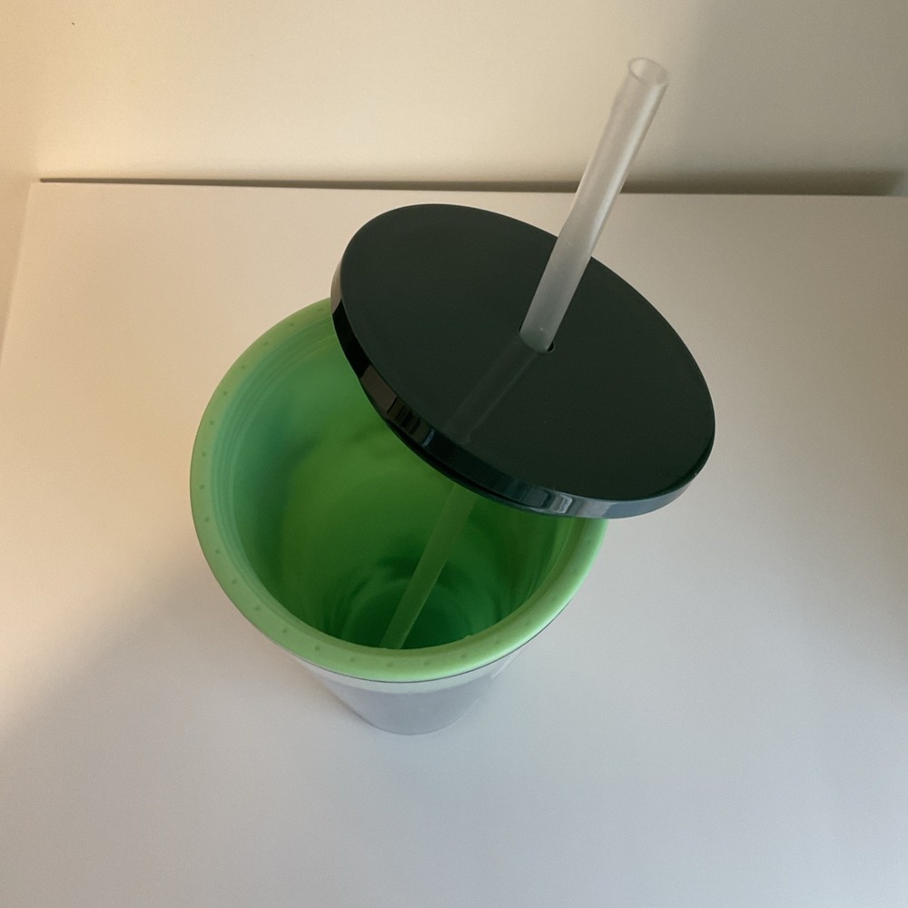 Starbucks 2021 Green Poinsettia Venti 24oz Holiday Tumbler Color Changing Green - Picture 8 of 8